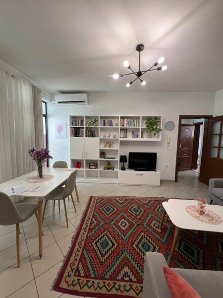 Tirane, jepet me qera apartament 2+1 Kati 8, 80 m² 600 € (Bulevardi Gjergj Fishta)
