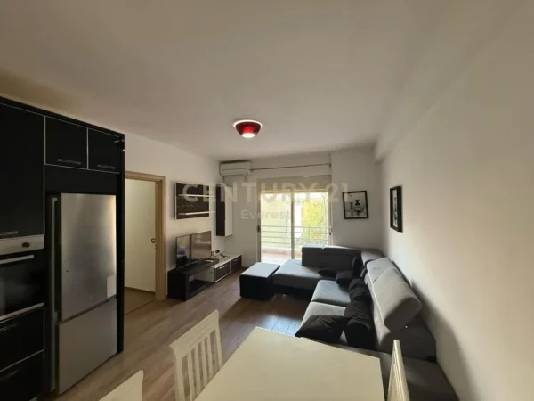Tirane, jepet me qera apartament 2+1 Kati 1, 97 m² 500 € (ASTIR)
