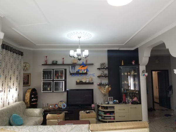 Tirane, jepet me qera Vile 3 Katshe Kati 4, 720 m² 3.200 € (RRUGA SELITE DHIMITER PASKO)