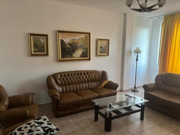 Tirane, jepet me qera apartament 3+1 , 110 m² 500 € 