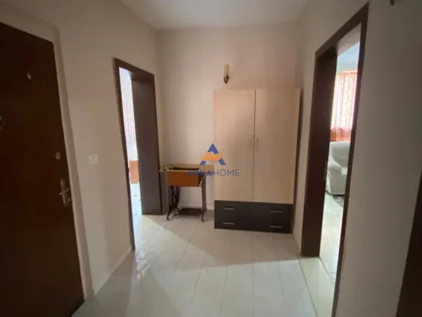 Tirane, jepet me qera apartament 2+1+Ballkon Kati 5, 100 m² 650 € (PRANE AMBASADES AMERIKANE RRUGA ALI VISHA)