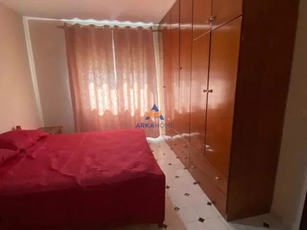 Tirane, jepet me qera apartament 2+1+Ballkon Kati 5, 100 m² 650 € (PRANE AMBASADES AMERIKANE RRUGA ALI VISHA)