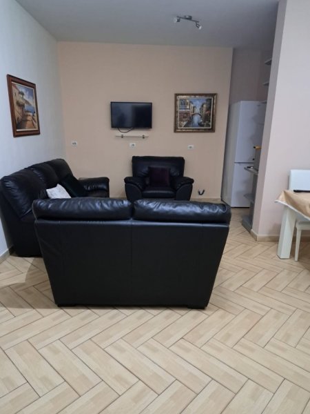 Tirane, jepet me qera apartament 2+1+Ballkon Kati 6, 70 m² 500 € (21 DHJETORI)