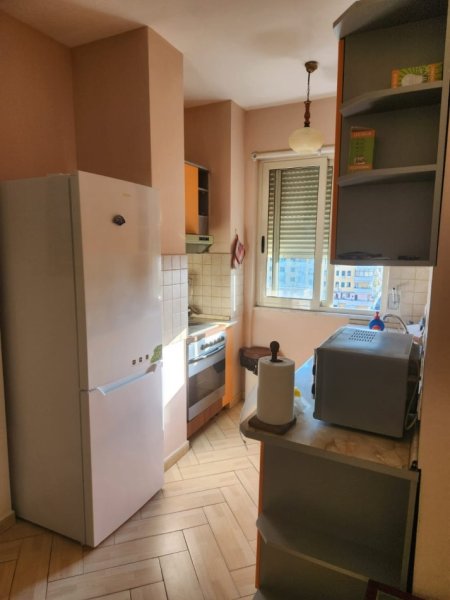 Tirane, jepet me qera apartament 2+1+Ballkon Kati 6, 70 m² 500 € (21 DHJETORI)