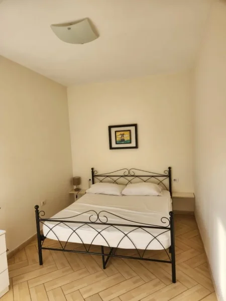 Tirane, jepet me qera apartament 2+1+Ballkon Kati 6, 70 m² 500 € (21 DHJETORI)