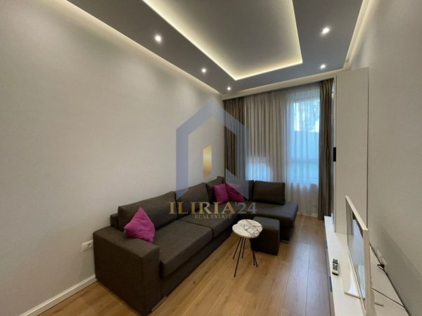 Tirane, jepet me qera apartament 1+1+Ballkon Kati 0, 70 m² 500 € (Kompleksi Kontakt 21 Dhjetori)
