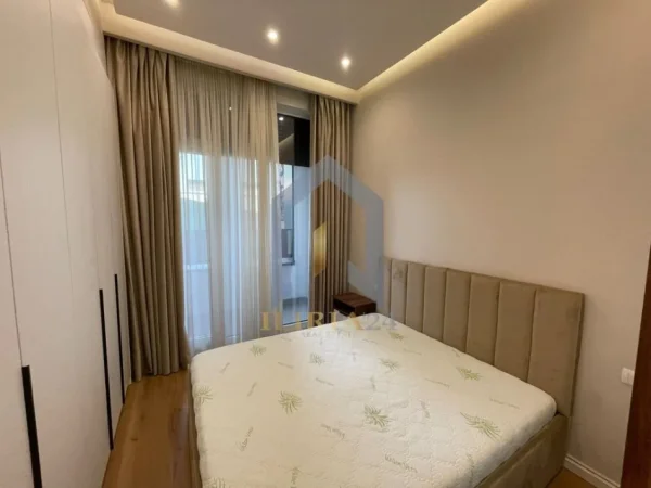 Tirane, jepet me qera apartament 1+1+Ballkon Kati 0, 70 m² 500 € (Kompleksi Kontakt 21 Dhjetori)