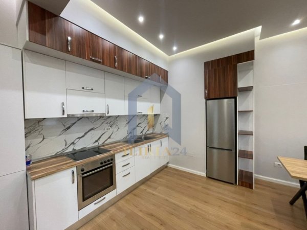 Tirane, jepet me qera apartament 1+1+Ballkon Kati 0, 70 m² 500 € (Kompleksi Kontakt 21 Dhjetori)