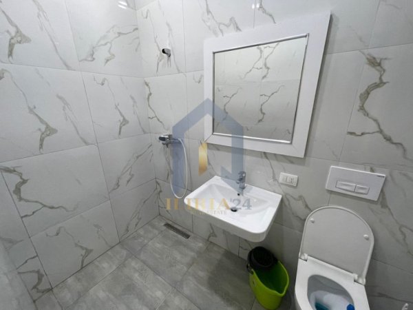 Tirane, jepet me qera apartament 1+1+Ballkon Kati 0, 70 m² 500 € (Kompleksi Kontakt 21 Dhjetori)