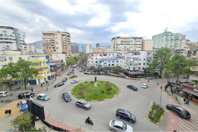 Tirane, jepet me qera zyre , 180 m² 2.000 € (sheshi willson)
