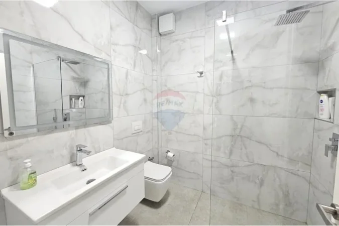 Tirane, jepet me qera zyre , 180 m² 2.000 € (sheshi willson)