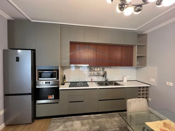 Tirane, jepet me qera apartament 2+1+Ballkon Kati 9, 120 m² 1.000 € 