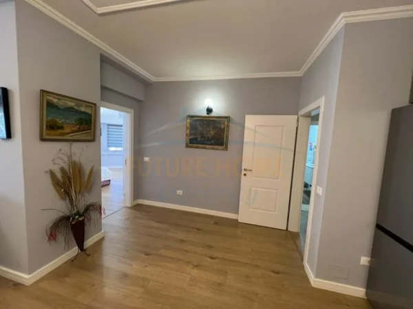 Tirane, jepet me qera apartament 2+1+Ballkon Kati 9, 120 m² 1.000 € 