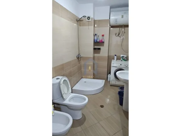 Tirane, jap me qera apartament 1+1 Kati 4, 65 m² 400 € (Astir rruga Veli Dedi)