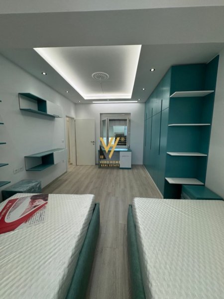 Tirane, jepet me qera apartament 2+1+Ballkon Kati 1, 105 m² 500 € (SAUK)