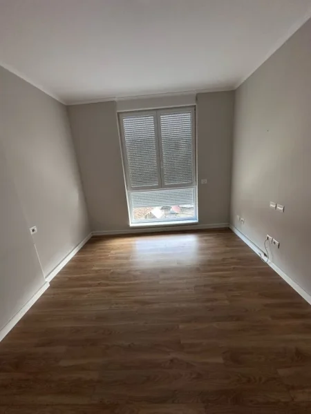 Tirane, jepet me qera ambjent biznesi Kati 3, 121 m² 1.000 € 