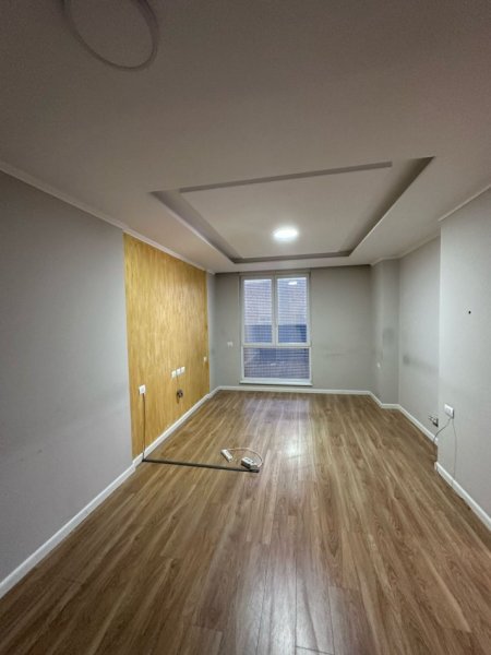 Tirane, jepet me qera ambjent biznesi Kati 3, 121 m² 1.000 € 