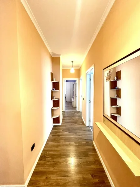 Tirane, jepet me qera apartament 3+1+Aneks+Ballkon Kati 2, 149 m² 1.700 € 
