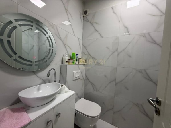 Tirane, shitet apartament 3+1 Kati 5, 116 m² 160.000 € (FRESKU)