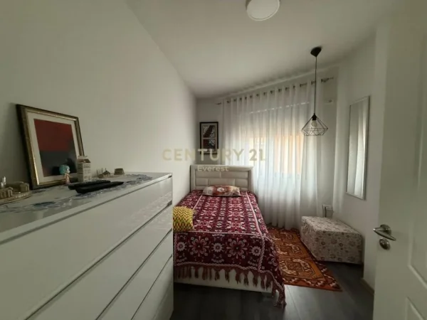 Tirane, shitet apartament 3+1 Kati 5, 116 m² 160.000 € (FRESKU)