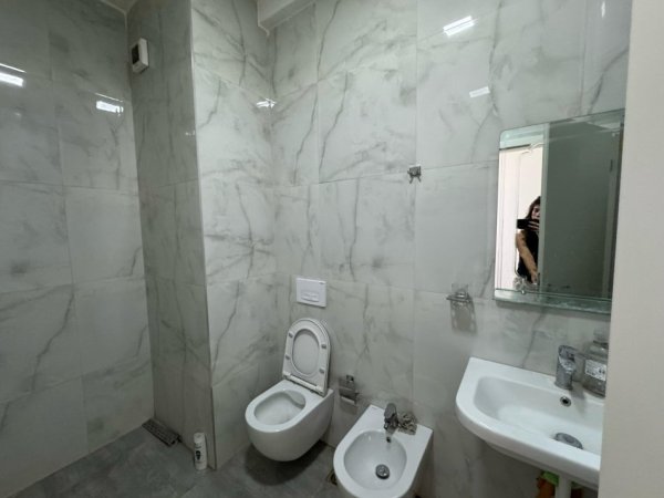 Tirane, jepet me qera apartament 2+1 Kati 4, 90 m² 700 € (21 dhjetori)