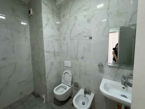 Tirane, jepet me qera apartament 2+1 Kati 4, 90 m² 700 € (21 dhjetori)