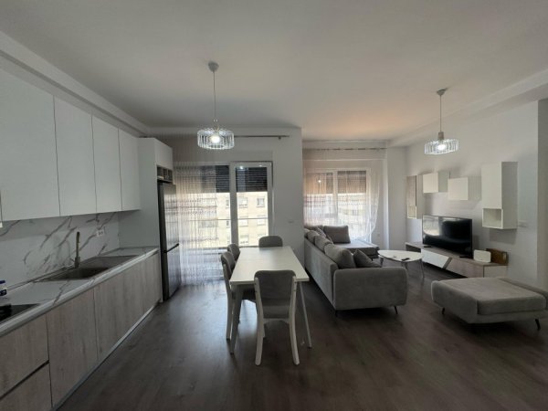 Tirane, jepet me qera apartament 2+1 Kati 4, 90 m² 700 € (21 dhjetori)
