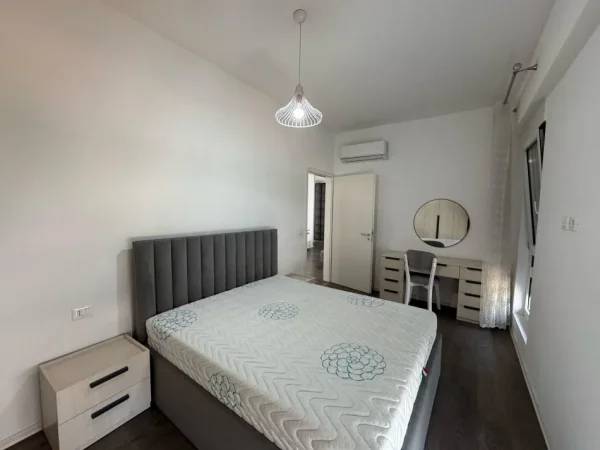 Tirane, jepet me qera apartament 2+1 Kati 4, 90 m² 700 € (21 dhjetori)