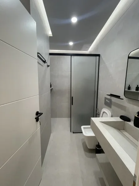 Tirane, jepet me qera apartament 1+1+Ballkon Kati 2, 76 m² 650 € 
