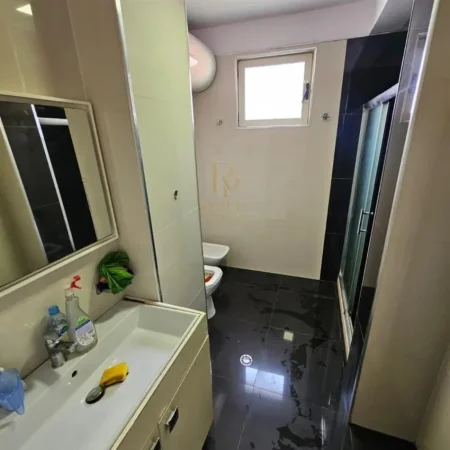 Tirane, shitet apartament 2+1+Ballkon Kati 3, 91 m² 120.000 € (Fresk)