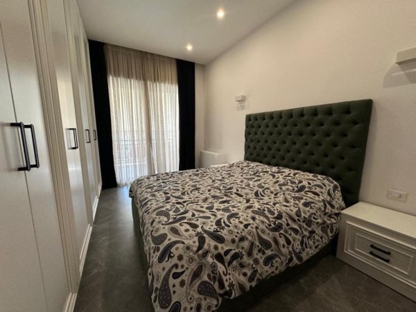 Tirane, jepet me qera apartament 2+1+Ballkon Kati 5, 114 m² 1.300 € 