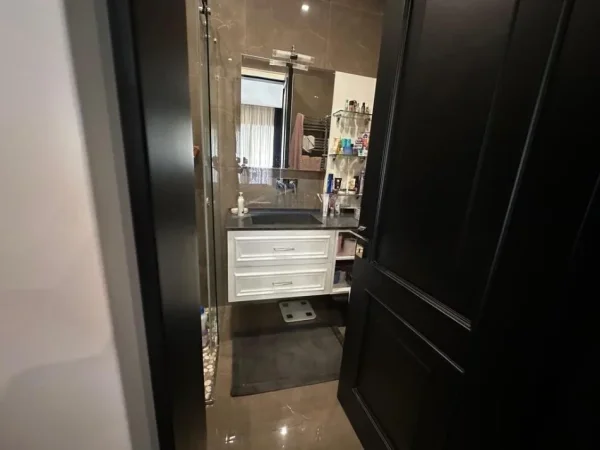 Tirane, jepet me qera apartament 2+1+Ballkon Kati 5, 114 m² 1.300 € 