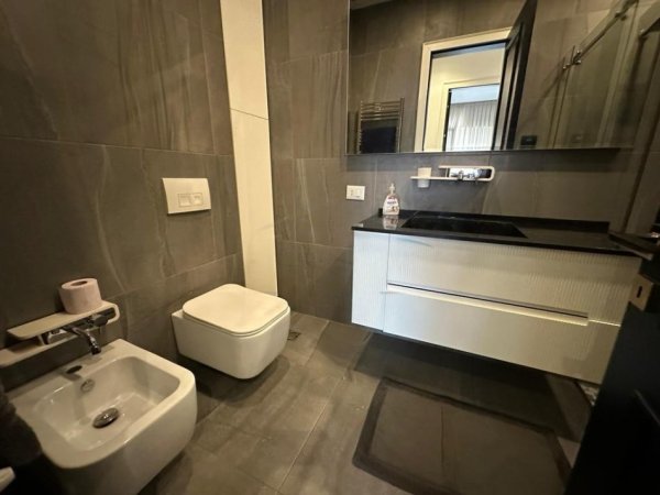 Tirane, jepet me qera apartament 2+1+Ballkon Kati 5, 114 m² 1.300 € 