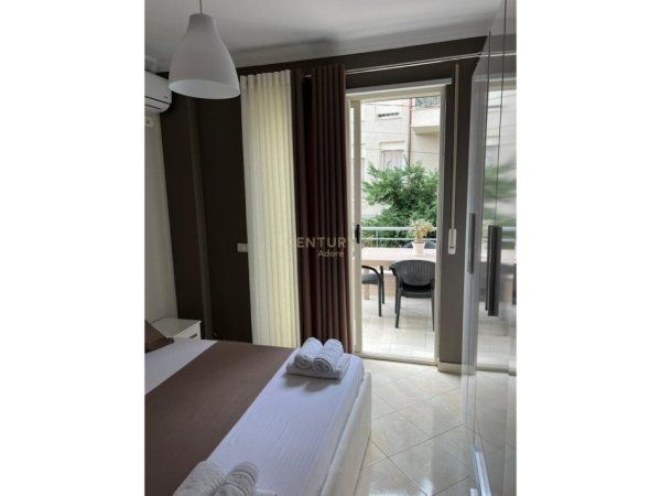 Tirane, jepet me qera apartament 1+1 Kati 2, 55 m² 550 € (Rr.Peti)