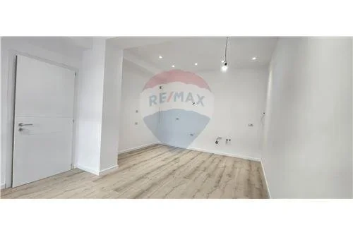 Tirane, jepet me qera zyre , 98 m² 600 € (rruga e dibres)