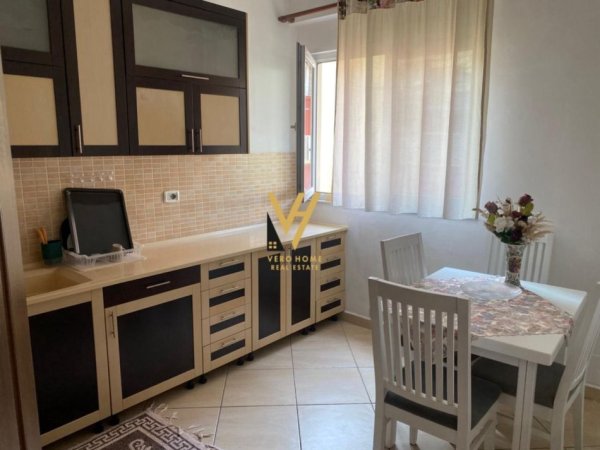 Tirane, jepet me qera apartament 2+1+Ballkon Kati 4, 115 m² 500 € (KODRA E DIELLIT)