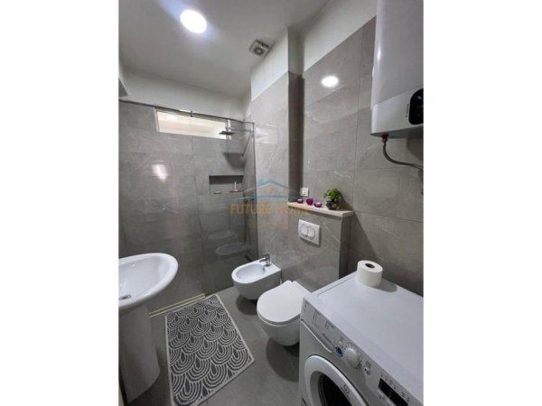 Tirane, jepet me qera apartament 1+1 Kati 8, 77 m² 600 € (Bulevardi Gjergj Fishta)