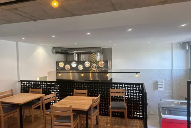 Tirane, jepet me qera ambjent biznesi Kati 0, 100 m² 1.500 € (Xhamllik )