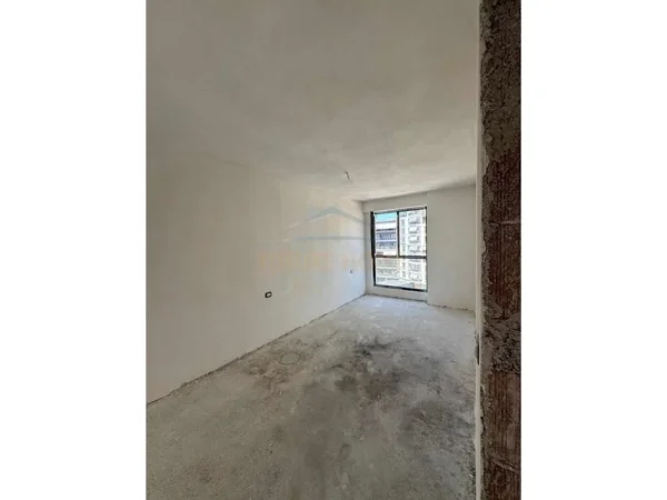 Tirane, shitet apartament 1+1+Aneks+Ballkon Kati 11, 79 m² 122.000 € (Turdiu , Fusha e Aviacionit)