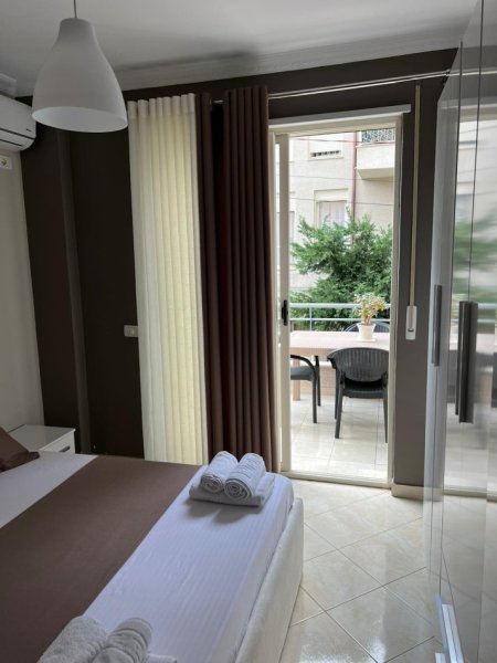 Tirane, jap me qera apartament 1+1+Ballkon Kati 2, 80 m² 550 € (rruga peti)