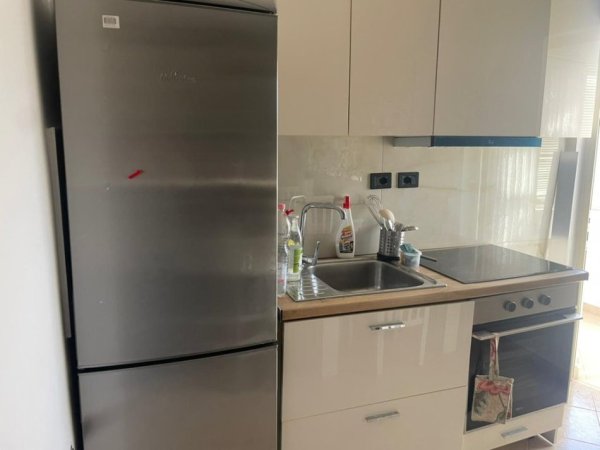Tirane, jepet me qera apartament 1+1 Kati 5, 61 m² 450 € (RRUGEN GJON BUZUKU, PRANE RESTORANT DURRESIT)