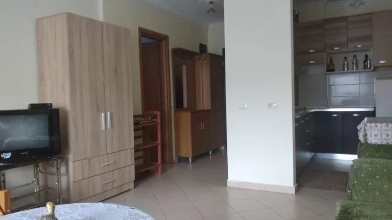 Tirane, jepet me qera apartament 1+1+Aneks+Ballkon Kati 3, 40 m² 350 € ( i diskutueshem) (Rruga Don Bosko,perball kishes katolike)
