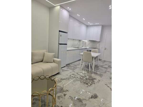 Tirane, jepet me qera apartament 1+1 , 75 m² 500 € (Lidhja e Prizrenit)