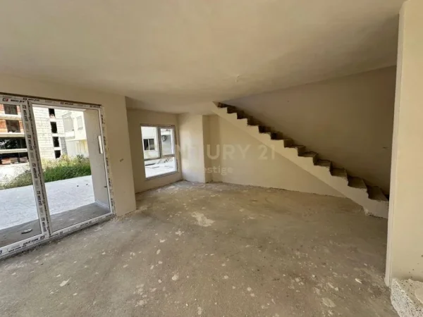 Durres, shitet apartament duplex 2+1 Kati 1, 123 m² 148.000 € (GOLEM)