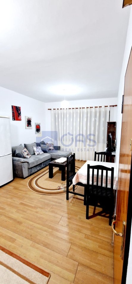 Tirane, jepet me qera apartament 2+1+Aneks+Ballkon Kati 4, 80 m² 500 € (Rruga Bardhyl)