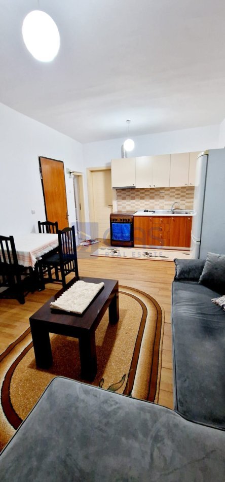 Tirane, jepet me qera apartament 2+1+Aneks+Ballkon Kati 4, 80 m² 500 € (Rruga Bardhyl)