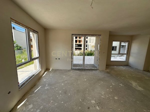 Durres, shitet apartament duplex Dublex , 106 m² 148.000 € (Rr.Viena)