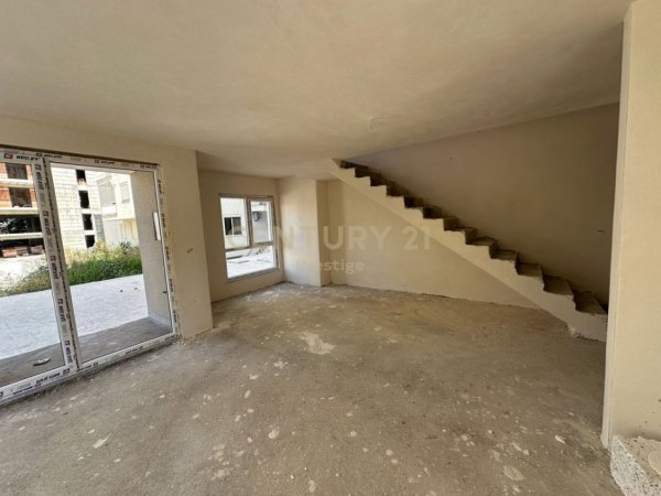 Durres, shitet apartament duplex Dublex , 106 m² 148.000 € (Rr.Viena)