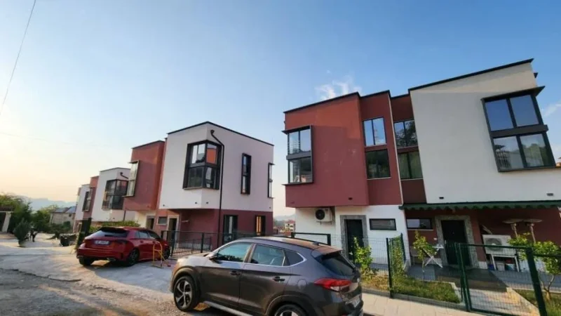 Tirane, shitet Vile 3+1 Kati 3, 165 m² 270.000 € (Kombinat, prane "Poliklinika Nr. 6")