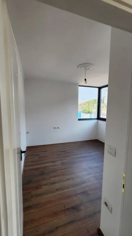 Tirane, shitet Vile 3+1 Kati 3, 165 m² 270.000 € (Kombinat, prane "Poliklinika Nr. 6")